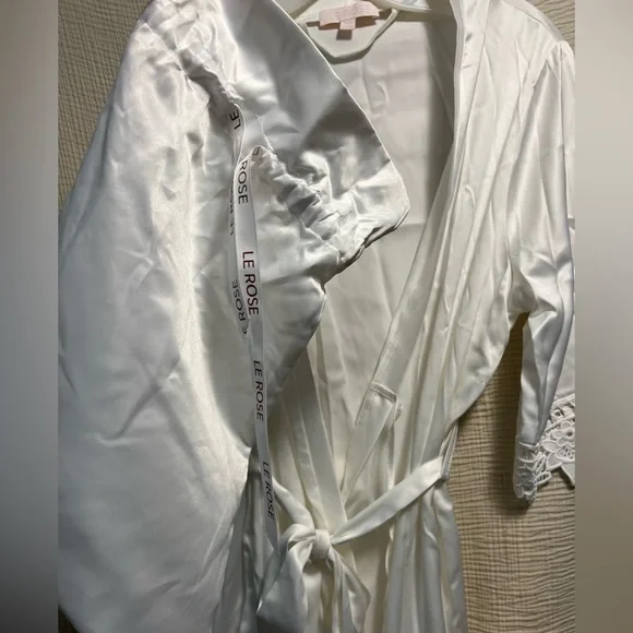 White Lace Robe - Picture 5 of 5